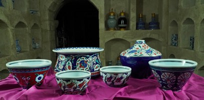 VARIOUS PIECES WITH FLORAL PATTERN
